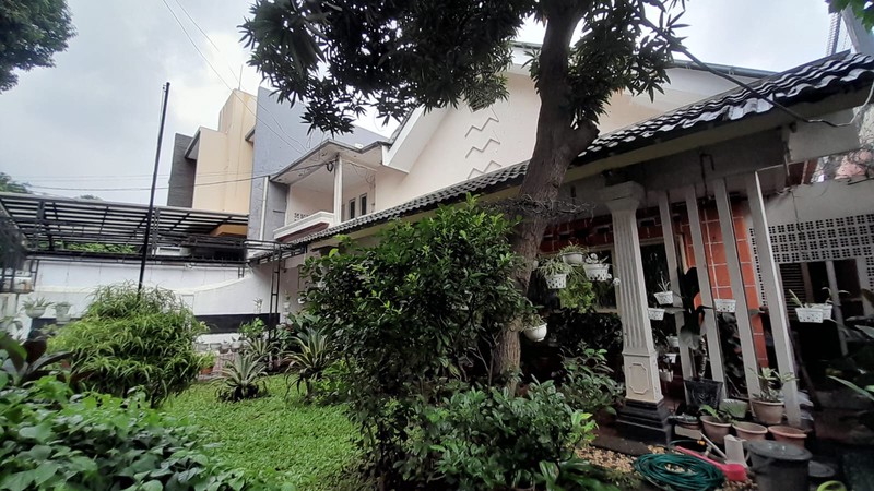 Rumah 2 Lantai Luas 492m2 Lokasi di Tebet Jaksel