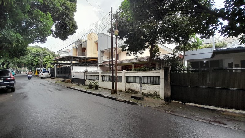Rumah 2 Lantai Luas 492m2 Lokasi di Tebet Jaksel