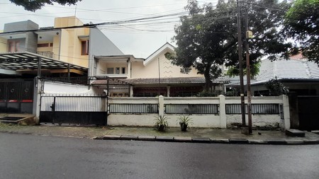 Rumah 2 Lantai Luas 492m2 Lokasi di Tebet Jaksel