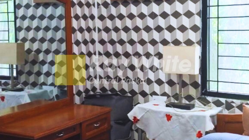 Rumah 2 Lantai Pinggir Jalan di Mekarwangi Bandung