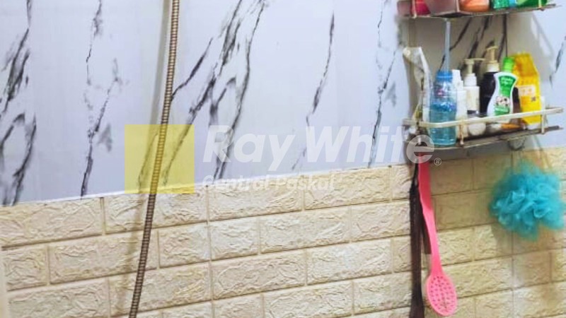 Rumah 2 Lantai Pinggir Jalan di Mekarwangi Bandung