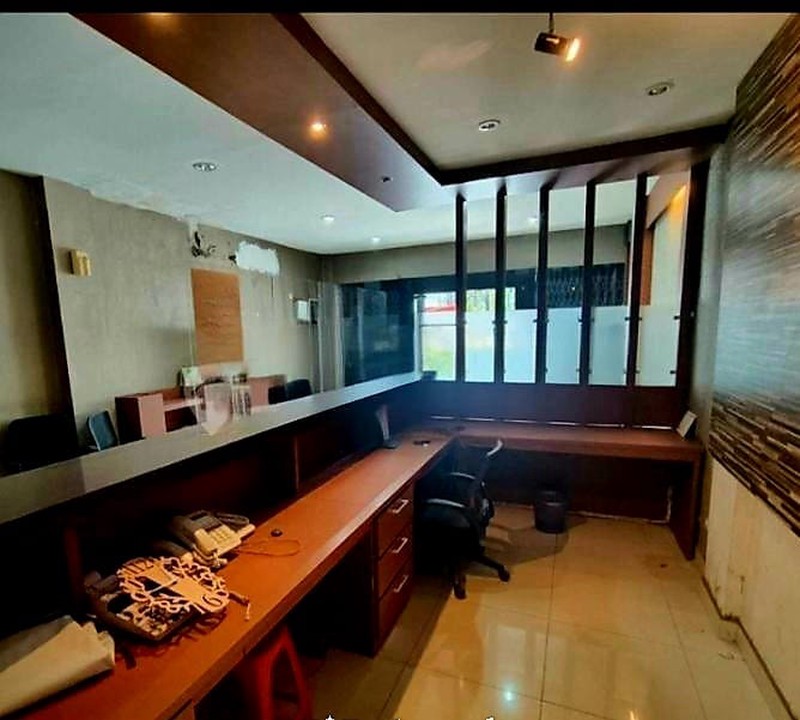 Ruko Strategis eks Bank di Cinere Raya