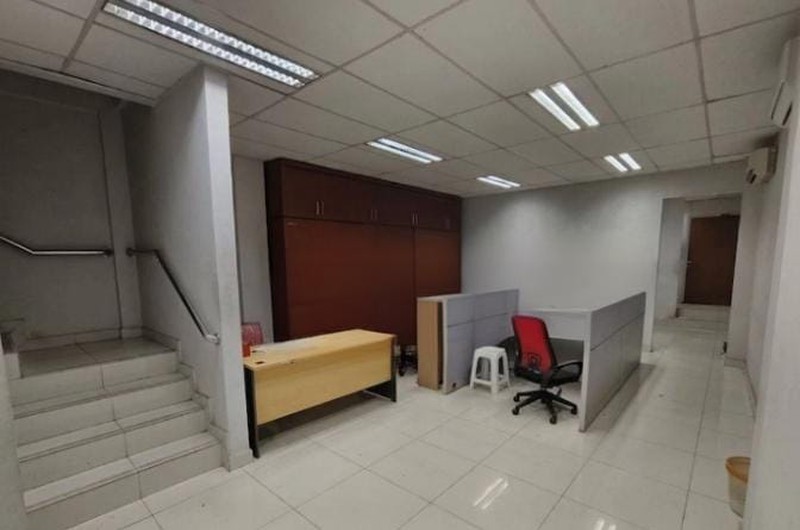 Ruko Strategis eks Bank di Cinere Raya