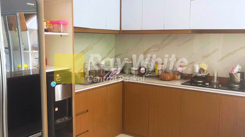 Rumah Mewah 2 Lantai di Parakan Batununggal