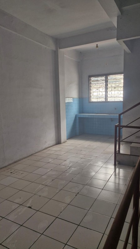 Dijual dan/atau Disewakan Ruko 3 Setengah Lantai di Jalan Ciledug Raya, Kreo, Ciledug