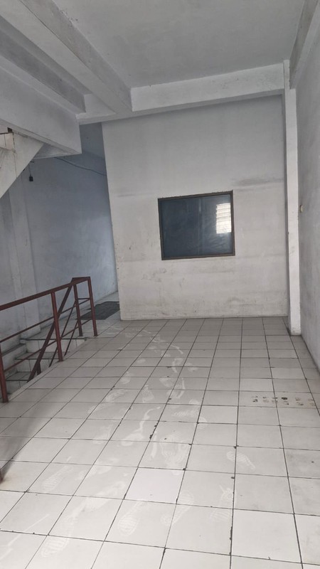 Dijual dan/atau Disewakan Ruko 3 Setengah Lantai di Jalan Ciledug Raya, Kreo, Ciledug