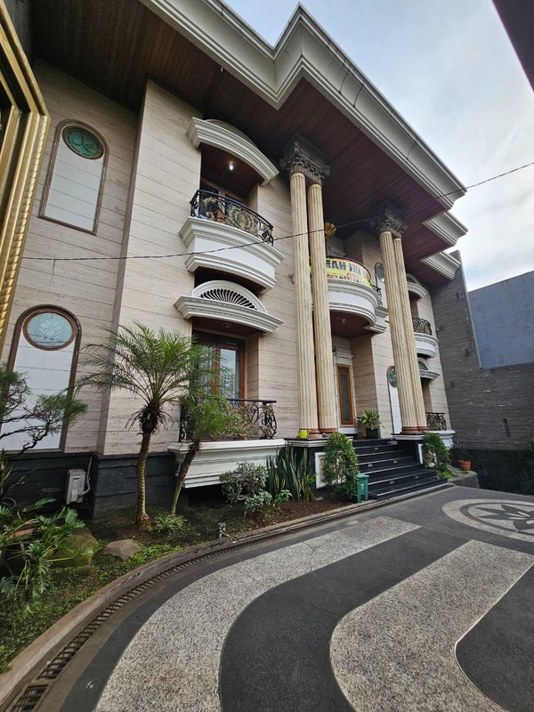 Rumah Megah Full Furnished di Sayap Kiaracondong Bandung