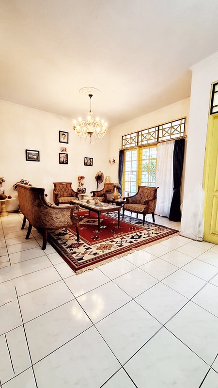 Rumah Siap Huni dengan halaman luas di Cluster Garuda Bintaro, Jakarta Selatan