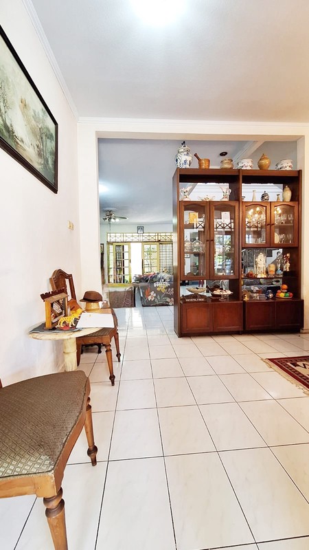 Rumah Siap Huni dengan halaman luas di Cluster Garuda Bintaro, Jakarta Selatan