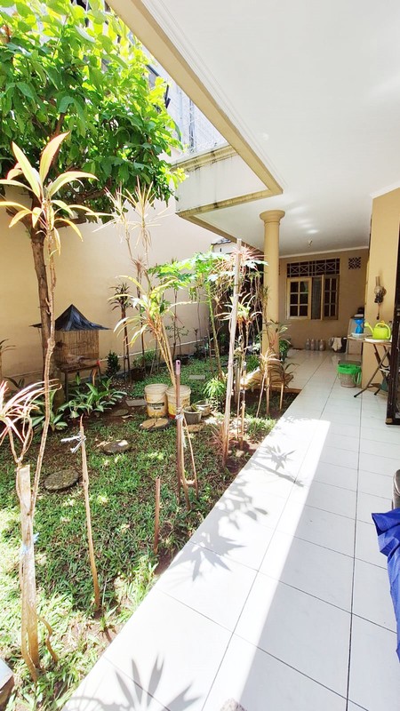 Rumah Siap Huni dengan halaman luas di Cluster Garuda Bintaro, Jakarta Selatan