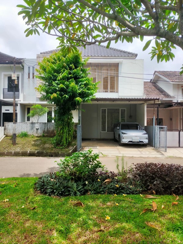 Rumah Bagus, 2 Lantai, Bebas banjir, siap huni di Bintaro