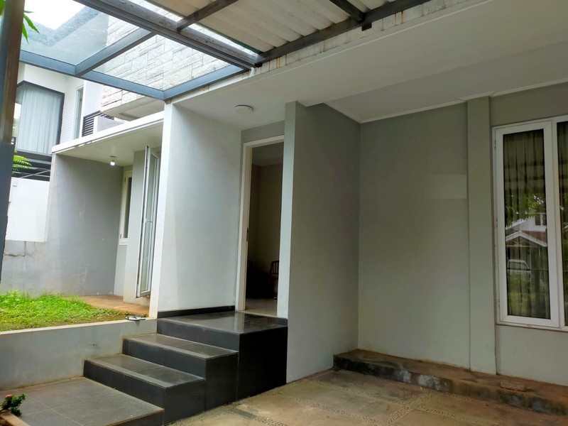 Rumah Bagus, 2 Lantai, Bebas banjir, siap huni di Bintaro