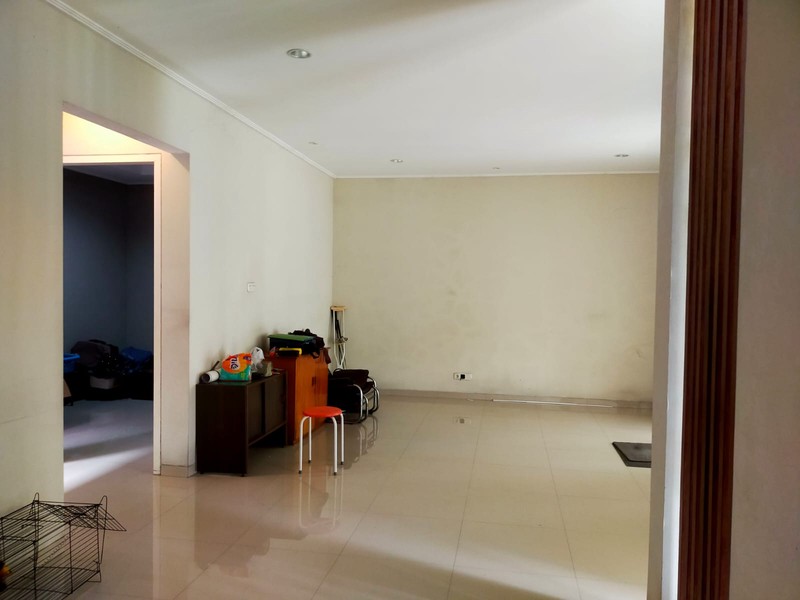 Rumah Bagus, 2 Lantai, Bebas banjir, siap huni di Bintaro