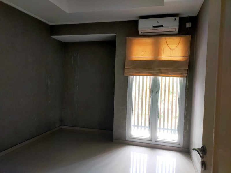 Rumah Bagus, 2 Lantai, Bebas banjir, siap huni di Bintaro