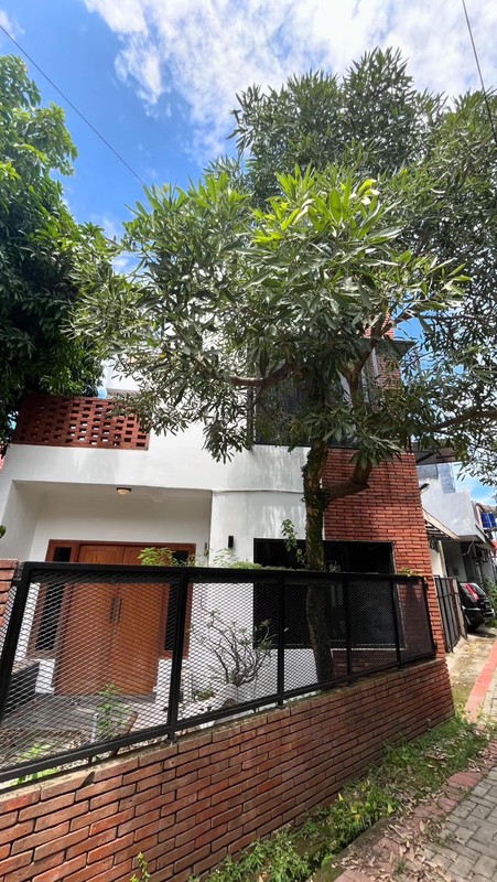 Rumah 2 Lantai Siap Huni dengan Hunian Nyaman dan Asri @Pesanggrahan, Jakarta Selatan