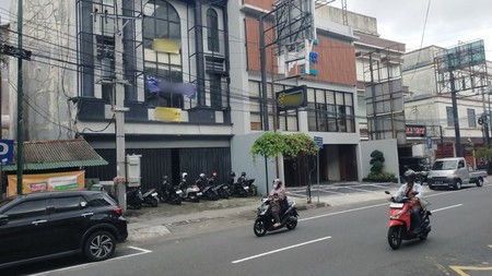 Disewakan Ruko Strategis 3,5 Lantai di Sagan Pusat Bisnis, Terban, Gondokusuman, Yogyakarta