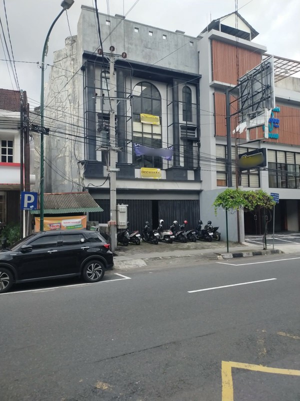 Disewakan Ruko Strategis 3,5 Lantai di Sagan Pusat Bisnis, Terban, Gondokusuman, Yogyakarta