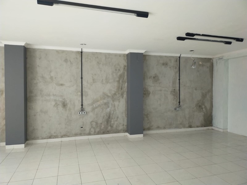 Disewakan Ruko Strategis 3,5 Lantai di Sagan Pusat Bisnis, Terban, Gondokusuman, Yogyakarta