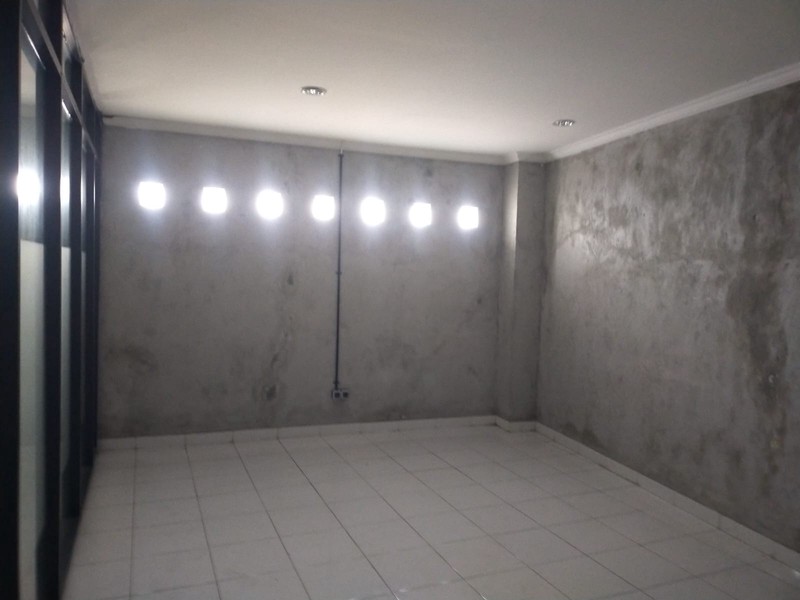 Disewakan Ruko Strategis 3,5 Lantai di Sagan Pusat Bisnis, Terban, Gondokusuman, Yogyakarta