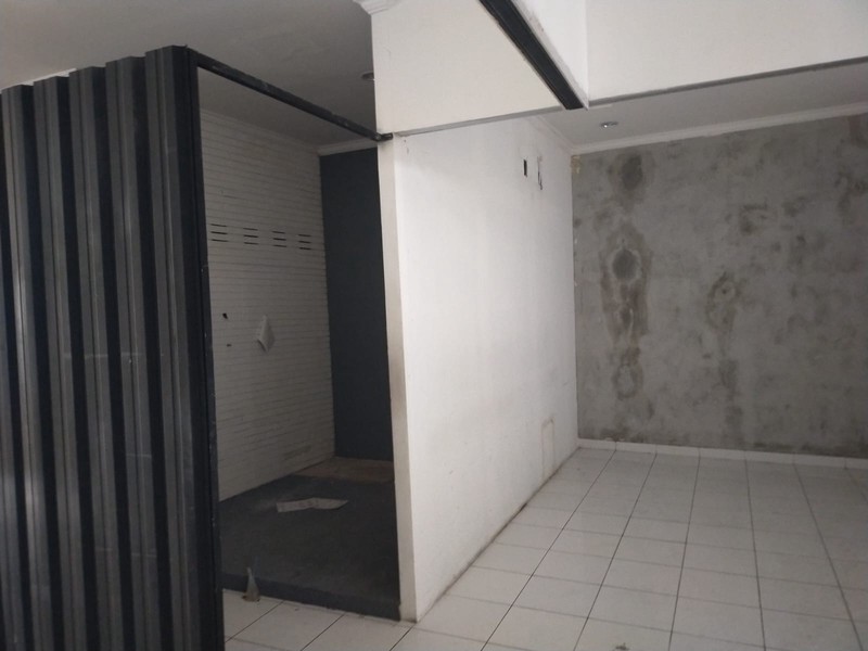 Disewakan Ruko Strategis 3,5 Lantai di Sagan Pusat Bisnis, Terban, Gondokusuman, Yogyakarta