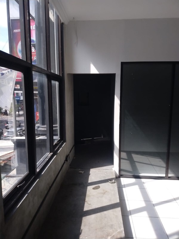 Disewakan Ruko Strategis 3,5 Lantai di Sagan Pusat Bisnis, Terban, Gondokusuman, Yogyakarta