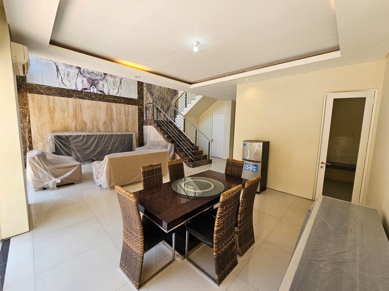 Jual Rumah Mewah Royal Residence Surabaya