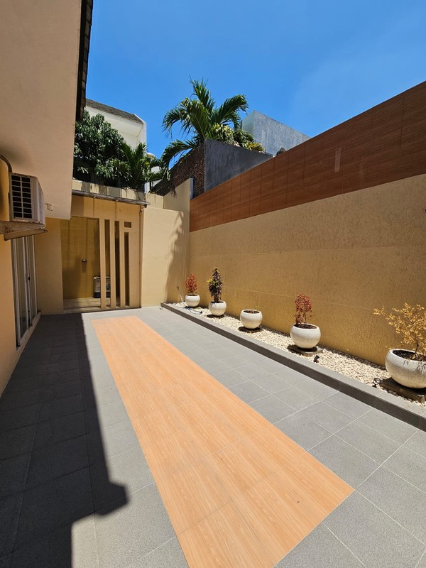 Jual Rumah Mewah Royal Residence Surabaya