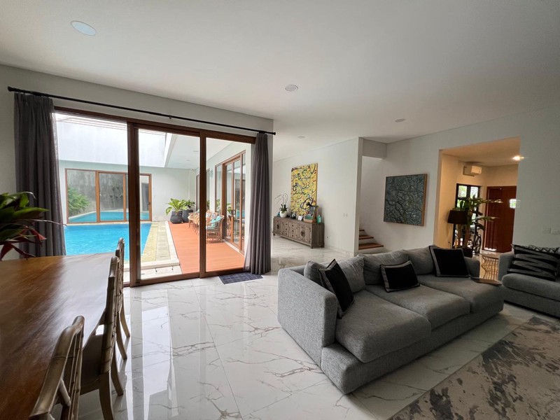 Rumah Mewah,ada pool di Bintaro Jaya Sektor 3