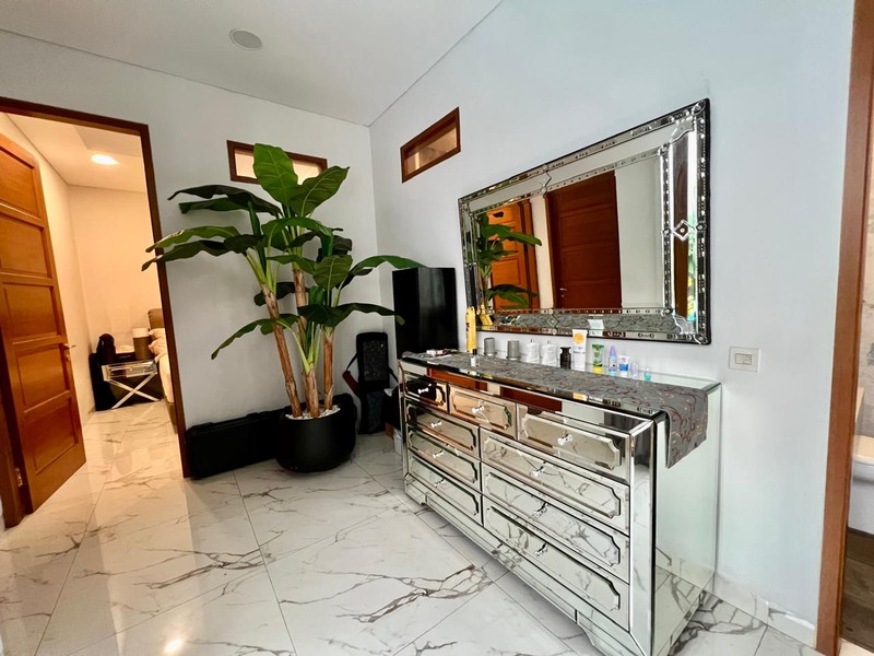 Rumah Mewah,ada pool di Bintaro Jaya Sektor 3