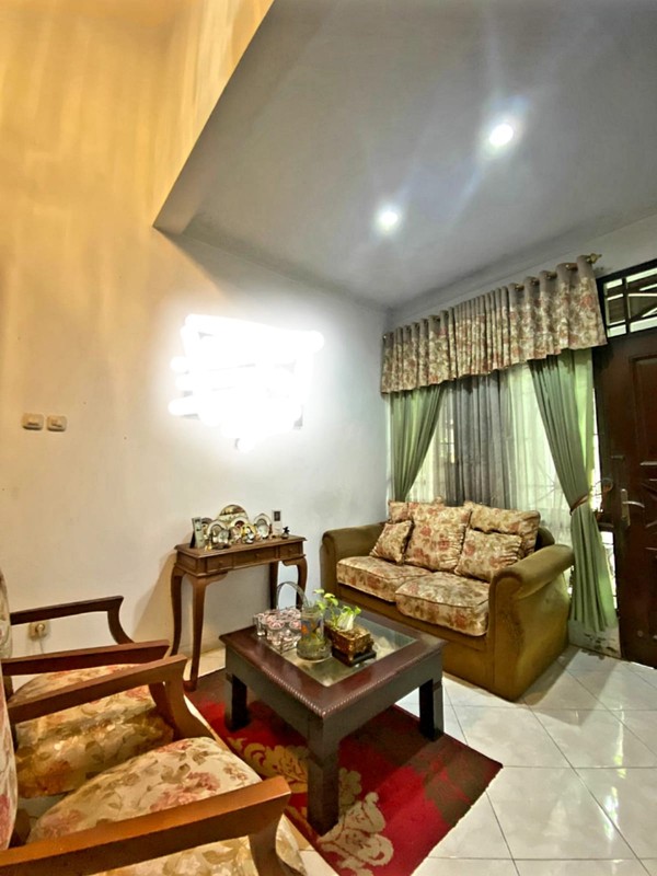 Rumah Eksklusif di Tropikana Residence Jababeka - Lingkungan Asri & Lokasi Premium