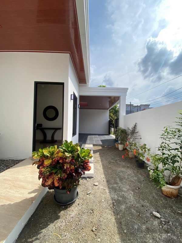 Rumah Nyaman 1 Lantai dalam Komplek Cinere