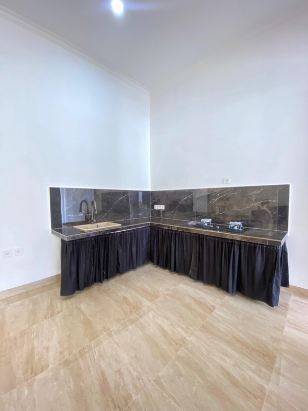 Rumah Nyaman 1 Lantai dalam Komplek Cinere