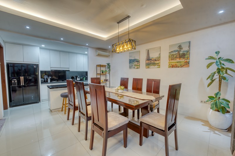 Yearly Rental - Modern 4-Bedroom Villa Next to Montessori School, Canggu, Bali