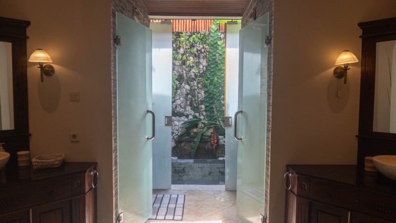 Freehold - Tropical Estate with Huge Garden - Walking Distance to Berawa Beach, Canggu, Bali