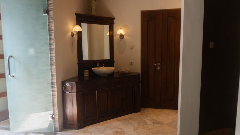 Freehold - Tropical Estate with Huge Garden - Walking Distance to Berawa Beach, Canggu, Bali