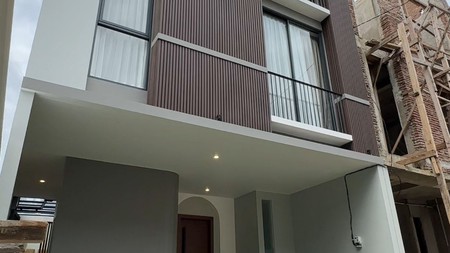 Rumah Brand New 3 Lantai Siap Huni di Precium Lebak Bulus, Jakarta Selatan