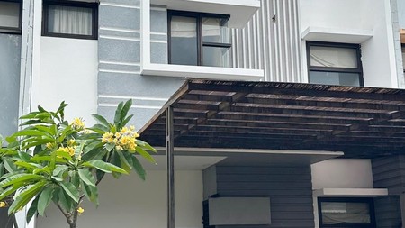 Dijual cepat rumah di Greenwoods - Pamulang 8 Residence