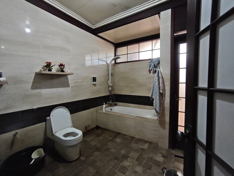  DI JUAL RUMAH 2 LANTAI LOKASI STRATEGIS DI SALENDRO BANDUNG