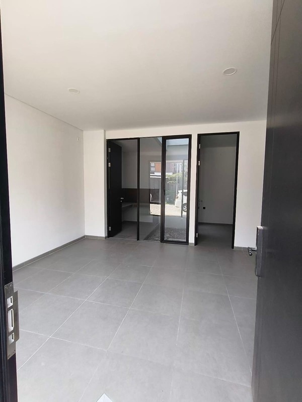 Rumah Surabaya Dijual Atau disewakan di Grand Eastern Sukolilo