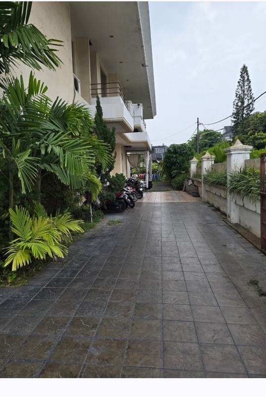 DIJUAL RUMAH DHARMAHUSADA INDAH BARAT