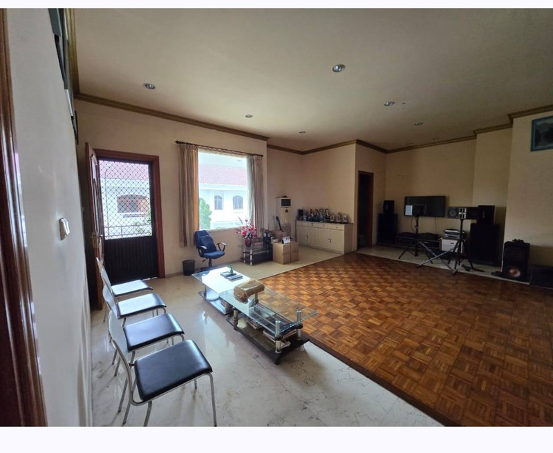 DIJUAL RUMAH DHARMAHUSADA INDAH BARAT