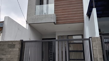 Dijual Rumah 2 lantai di Klampis Semolo Barat Surabaya