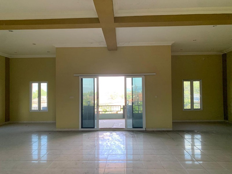 Dijual Rumah/Ruang Usaha Strategis 3 Lantai di Pinggir Jalan Raya Jogja - Solo, Karang Dukuh, Jogonalan, Klaten