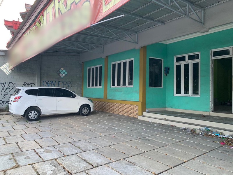 Dijual Rumah/Ruang Usaha Strategis 3 Lantai di Pinggir Jalan Raya Jogja - Solo, Karang Dukuh, Jogonalan, Klaten
