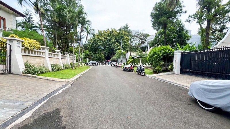 Rumah Pondok Indah Lokasi Nyaman dan Tenang di Jl. Kencana Indah IV 