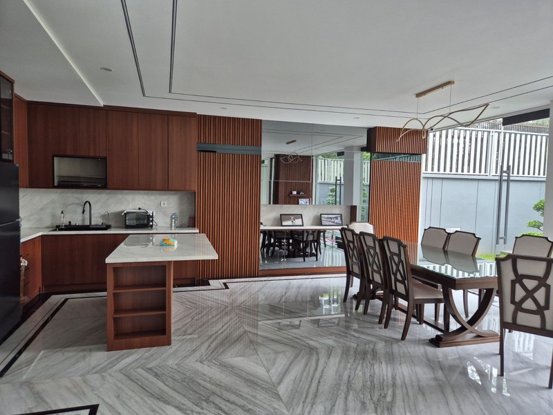 Dijual Rumah Mewah dengan gaya minimaist modern di Taman Beverly Golf Lippo Karawaci Tangerang