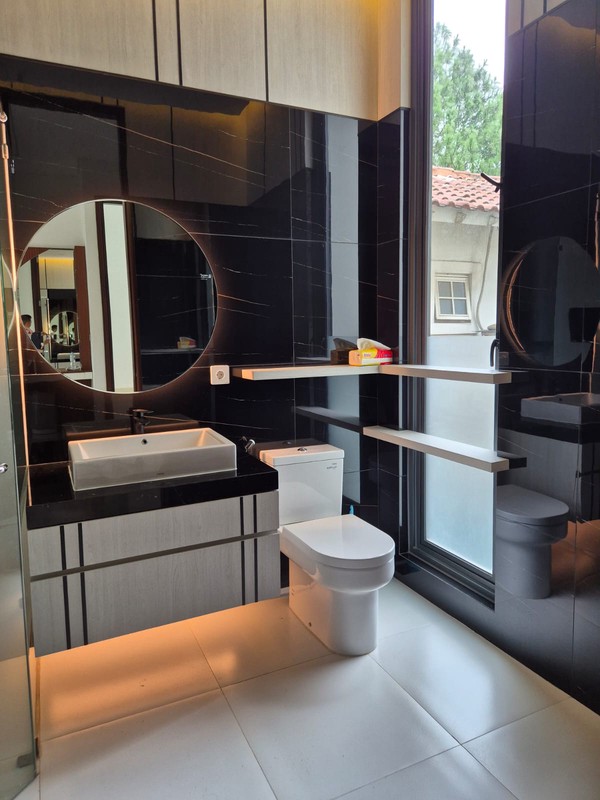 Dijual Rumah Mewah dengan gaya minimaist modern di Taman Beverly Golf Lippo Karawaci Tangerang