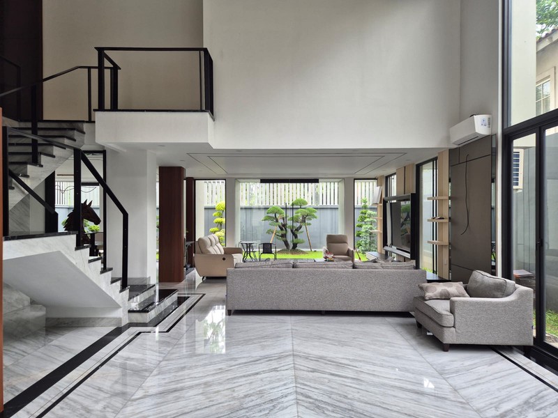 Dijual Rumah Mewah dengan gaya minimaist modern di Taman Beverly Golf Lippo Karawaci Tangerang