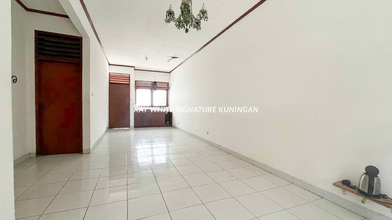 Rumah Cocok untuk Investasi di Jl. Hang Lekir XII 