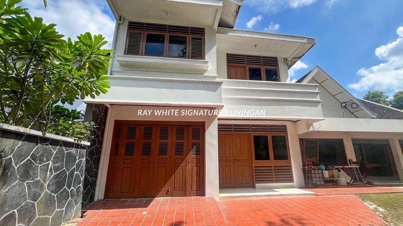 Rumah Cocok untuk Investasi di Jl. Hang Lekir XII 